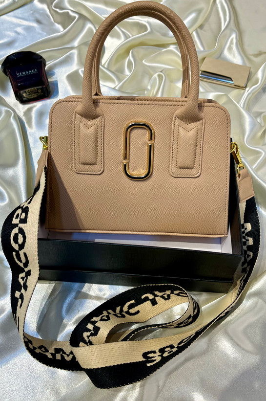 جاکوبز کرم رنگ