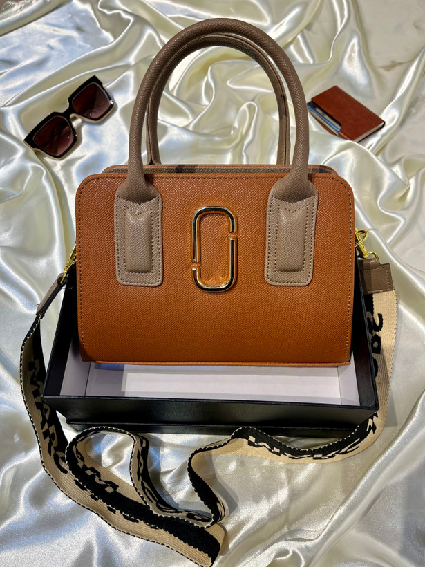 جاکوبز قهوه ای رنگ