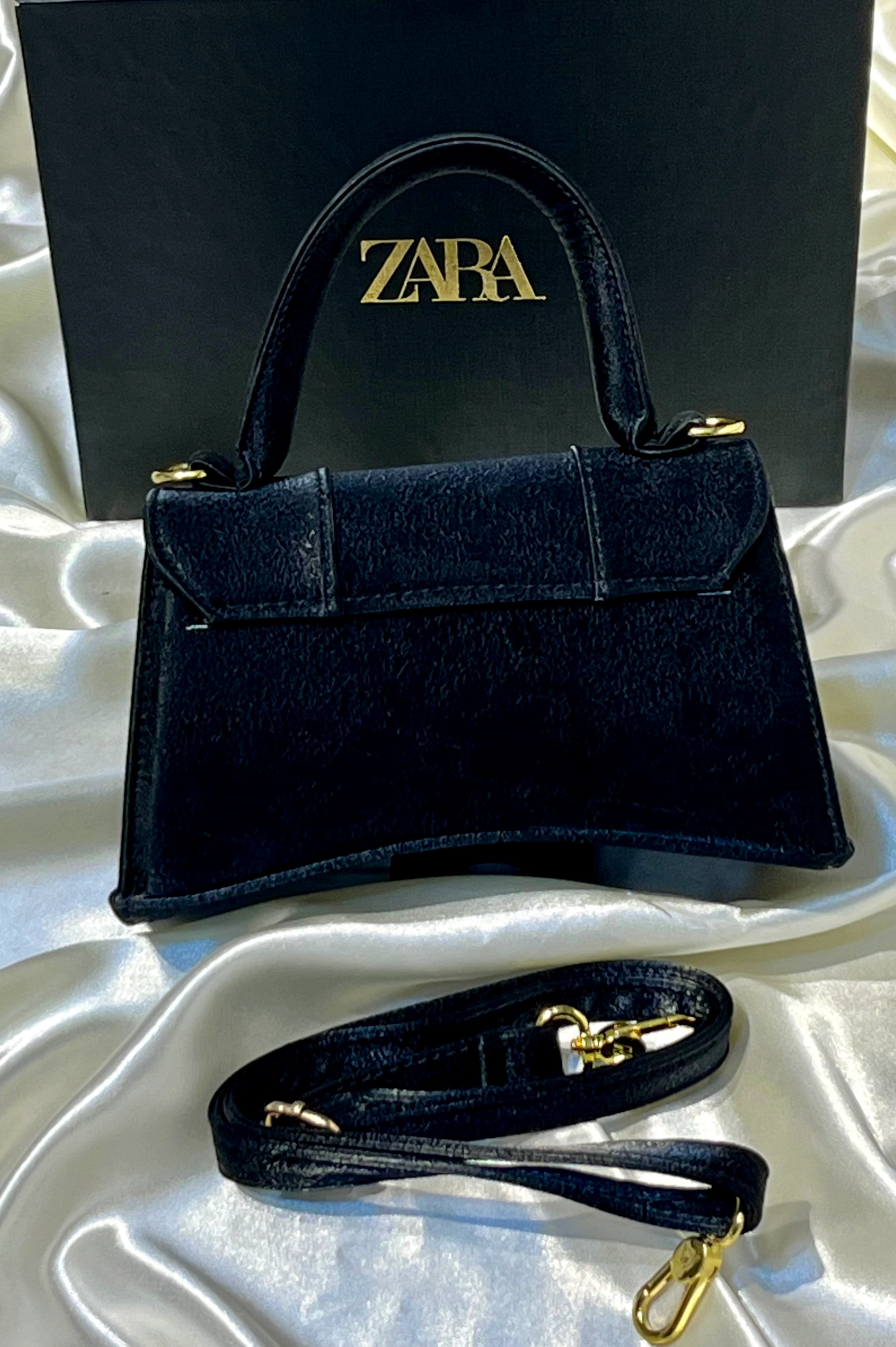 کیفBALENCIAGA پشت