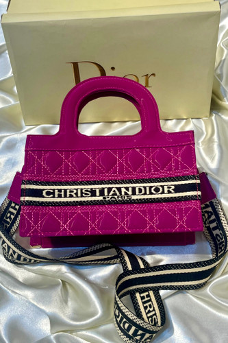 کیف دستی زنانه دیور DIOR چرمی براق همراه بند بلند کنفی
