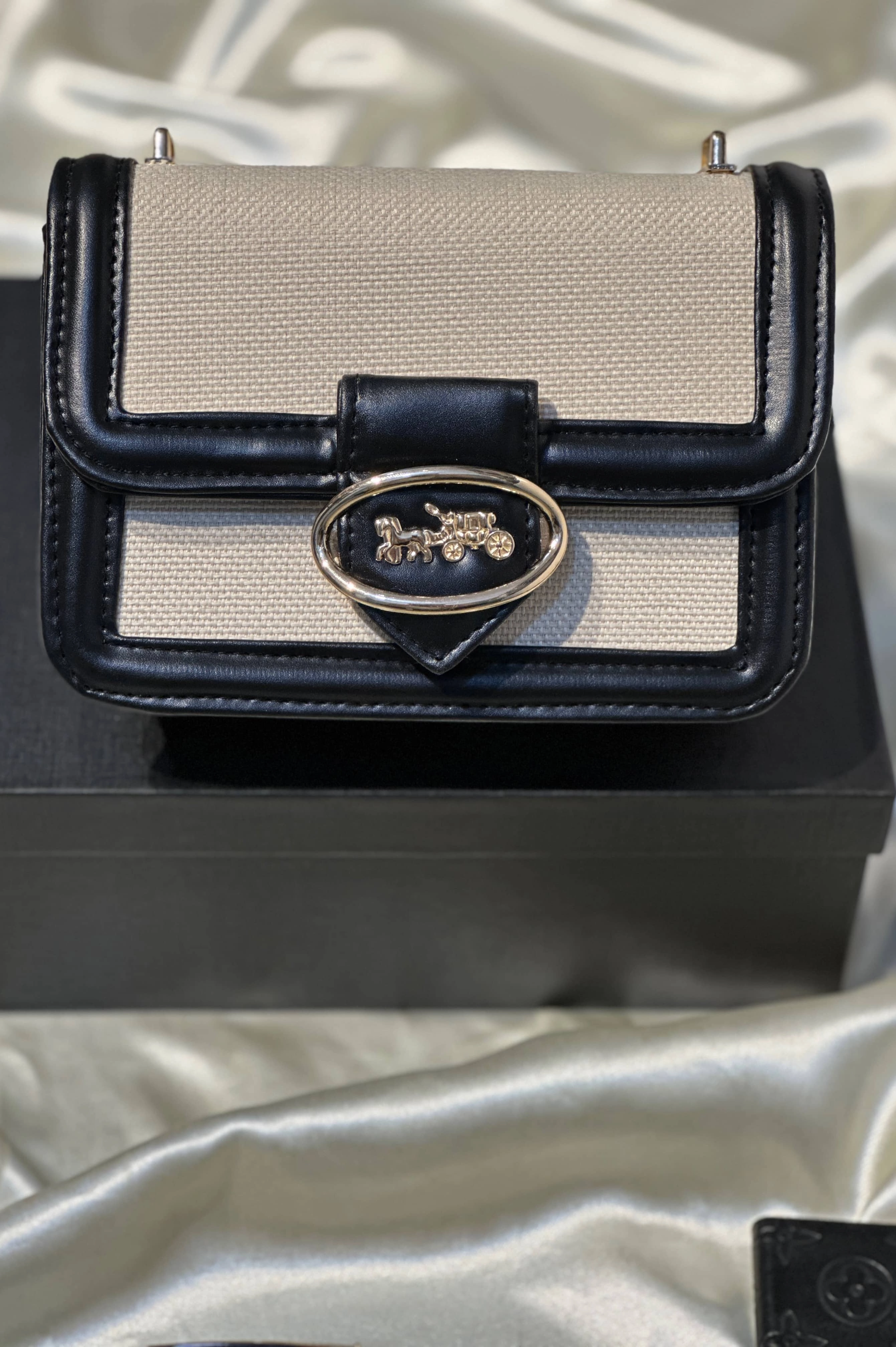 کیف کنفی Coachمدل مینیمال