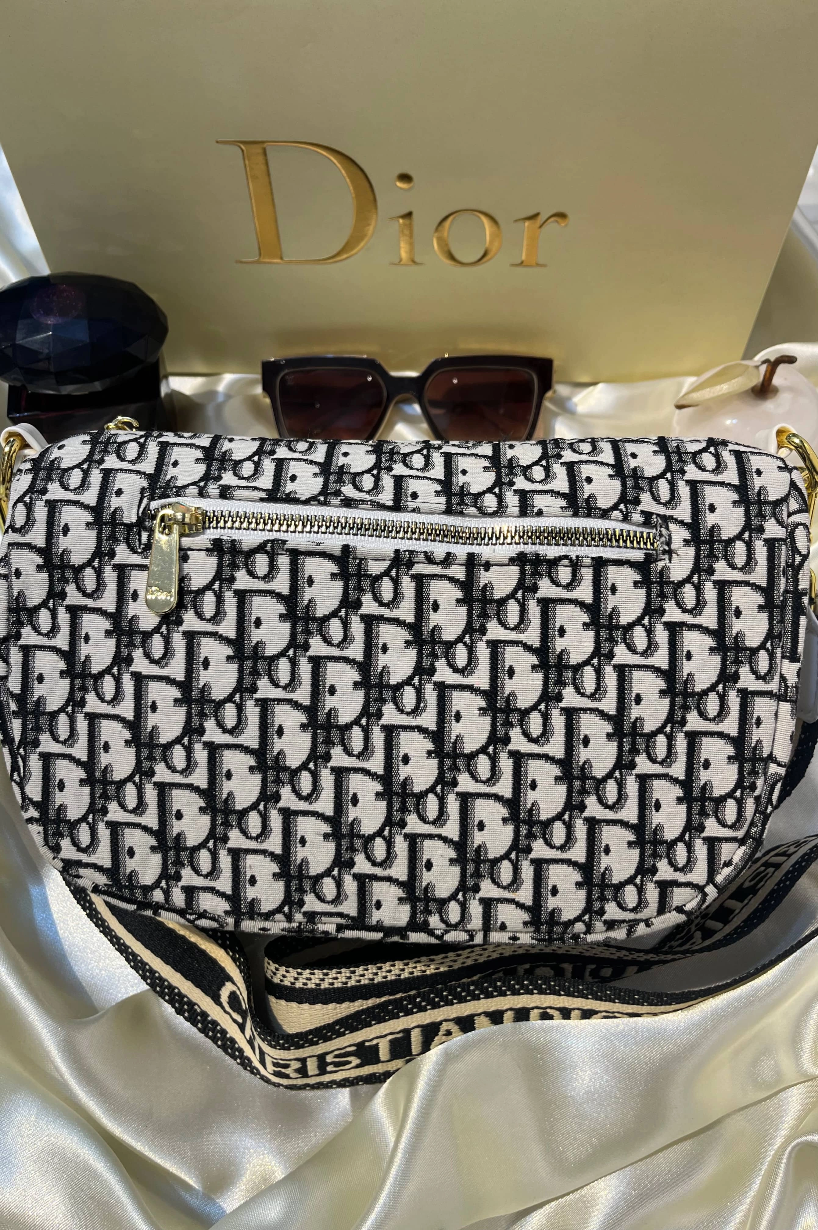کیف دوشی DIOR مدل عینکی