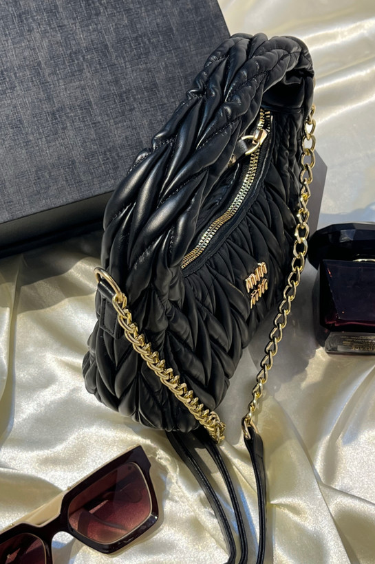 کیف دوشی زنانه برند MIU MIU مدل کلاسیک همراه بند ترکیبی