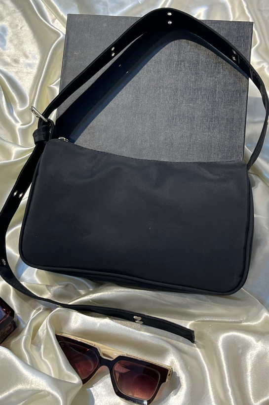 کیف دوشی زنانه مدل پانچی با بند قابل تنظیم