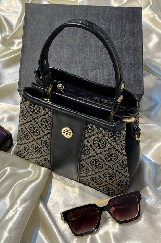 کیف مجلسی زنانه برند TORYBURCHمدل کلاسیک همراه بند بلند چرمی