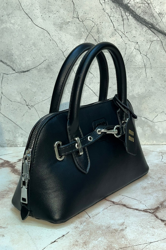 کیف دستی زنانه برند miu miu مدل کلاسیک همراه بند بلند