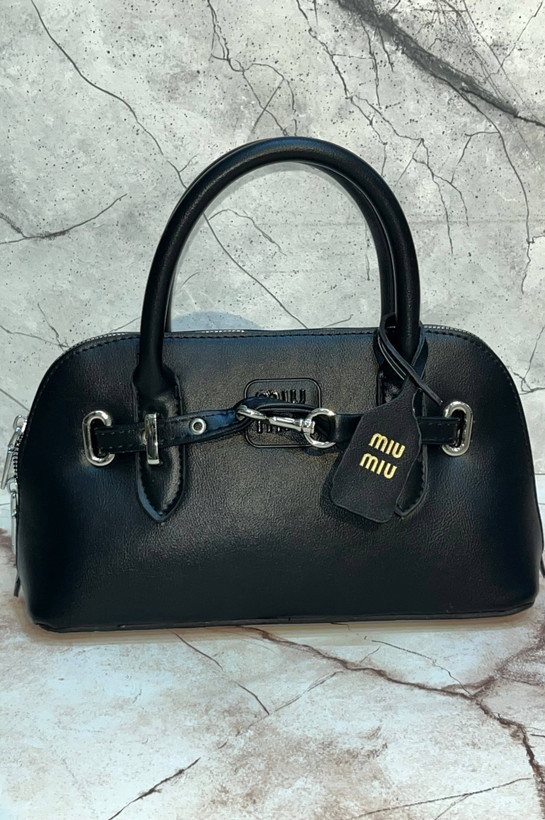 کیف دستی زنانه برند miu miu مدل کلاسیک همراه بند بلند