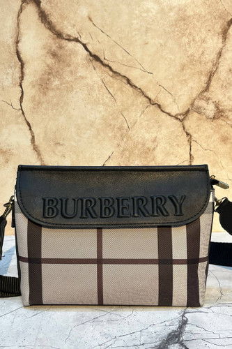 کیف دوشی زنانه برند burberryمدل کلاسیک همراه بند بلند