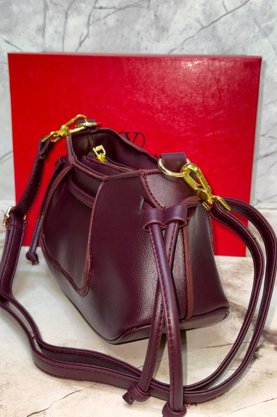 کیف دوشی زنانه برند valentinoمدل basicهمراه بند بلند چرمی