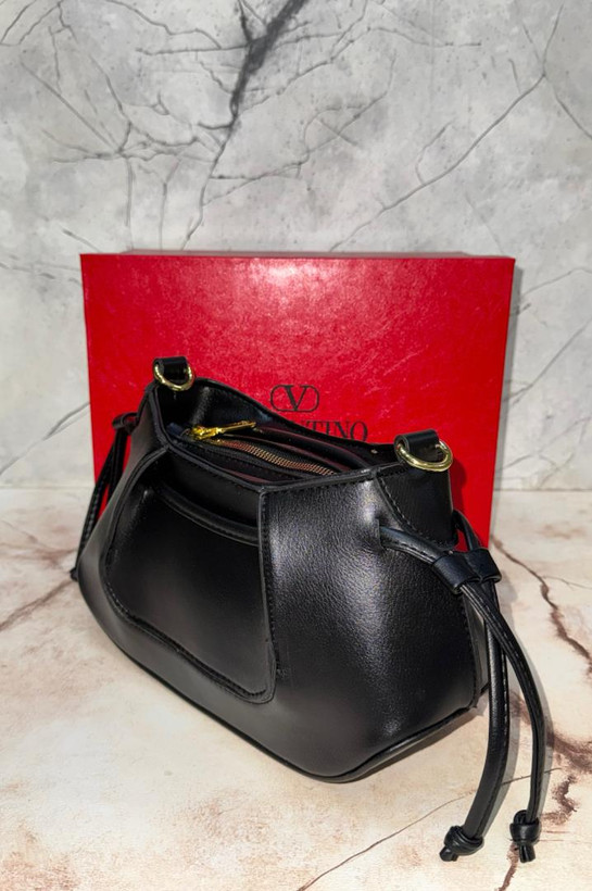 کیف دوشی زنانه برند valentinoمدل basicهمراه بند بلند چرمی