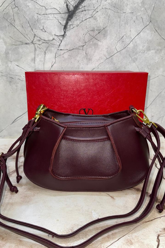 کیف دوشی زنانه برند valentinoمدل basicهمراه بند بلند چرمی