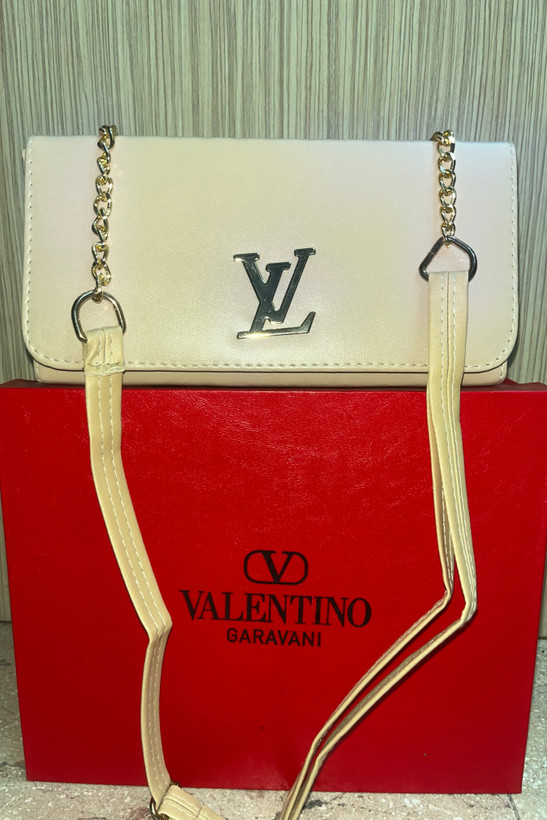 کیف دوشی چرمی زنانه برند لویی ویتون مدل مستطیلی همراه بند بلند