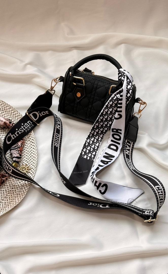 کیف دستی دوشی دخترانه مئل آهو همراه بند بلند دوشی