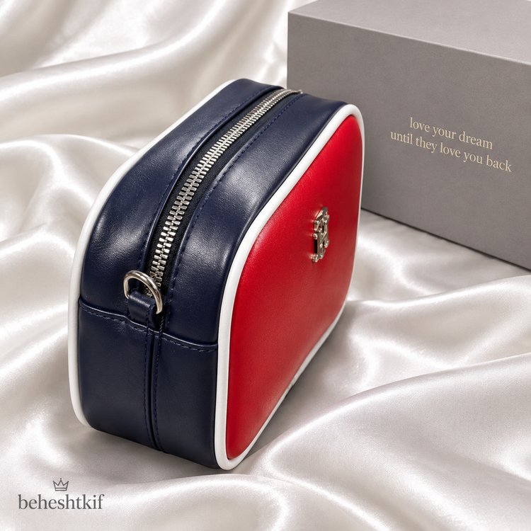 کیف دوشی دخترانه برند tommy hilfiger مدل نیلو همراه بند بلند رودوشی