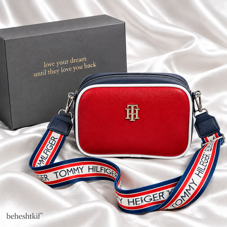 کیف دوشی دخترانه برند tommy hilfiger مدل نیلو همراه بند بلند رودوشی