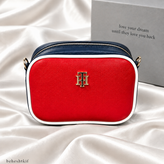 کیف دوشی دخترانه برند tommy hilfiger مدل نیلو همراه بند بلند رودوشی